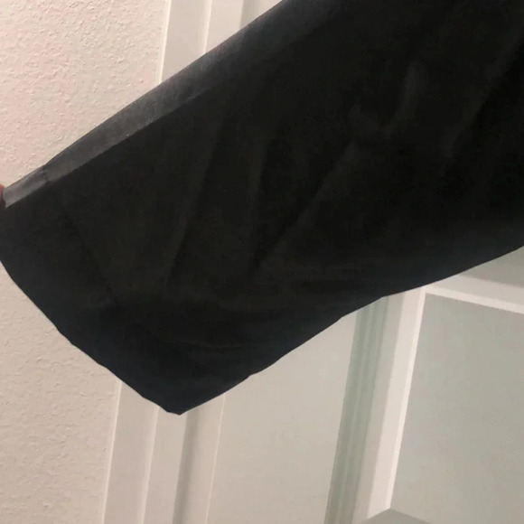 Black initial B bathrobe - Picture 3 of 5